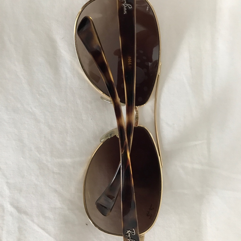 Ray-Ban Aviators - image 3